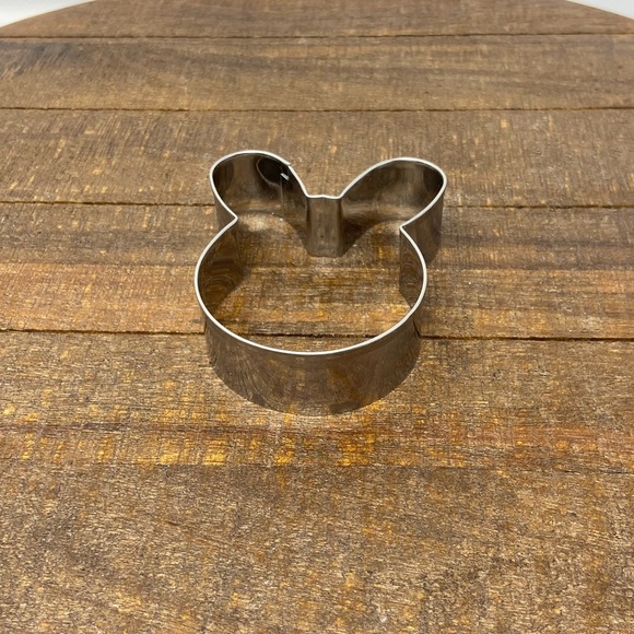 5 Assorted Cookie Cutters. 2 Bunnies, 1 Carrot, 1 Egg - Picture 5 of 7
